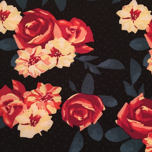 LuLaRoe Gigi Top black and red floral - Picture 4 of 4